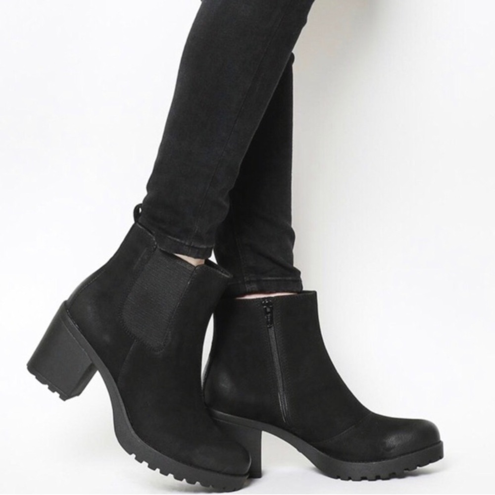 Vagabond Grace black Nubuck Chelsea ankle boots. - Picture 2 of 10
